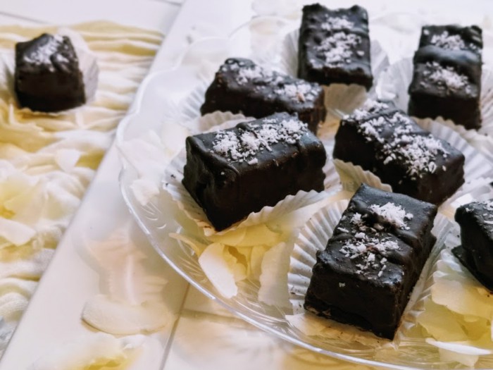 Přečíst DOMÁCÍ BOUNTY TYČINKY – BEZ CUKRU