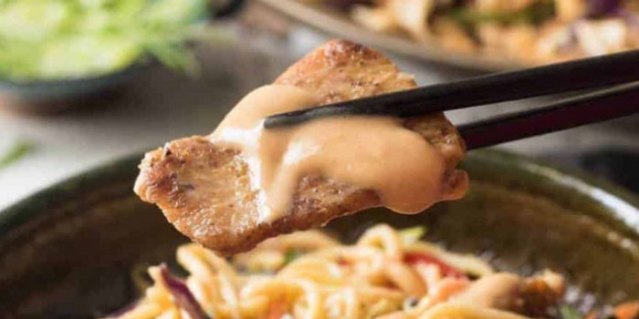 THAJSKÉ KUŘE S ARAŠÍDOVÝM DRESINKEM