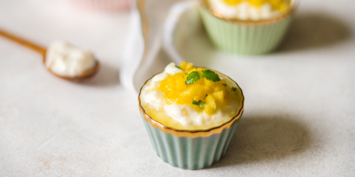 KOKOSOVO MLÉČNÁ RÝŽE S MANGOVÝM CHUTNEY