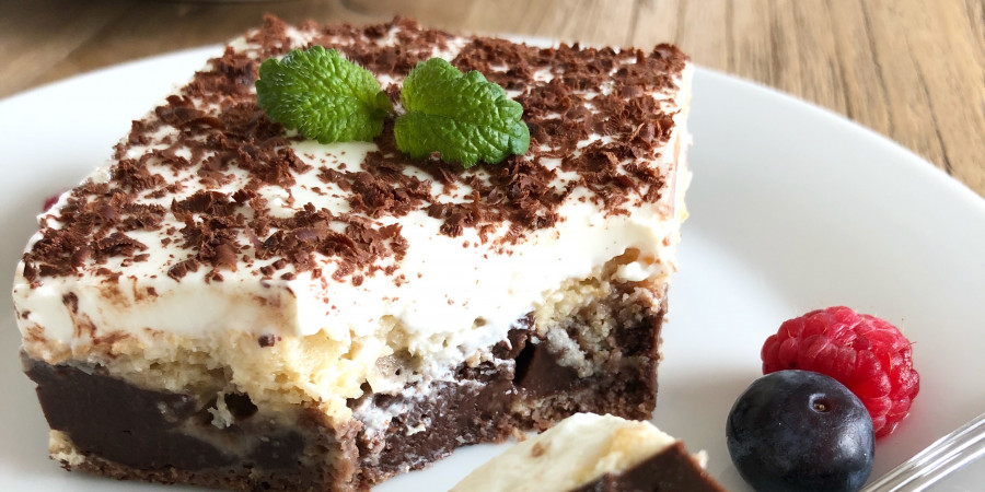 PIŠKOTOVÝ DEZERT S ČOKOLÁDOVÝM PUDINGEM A TVAROHEM