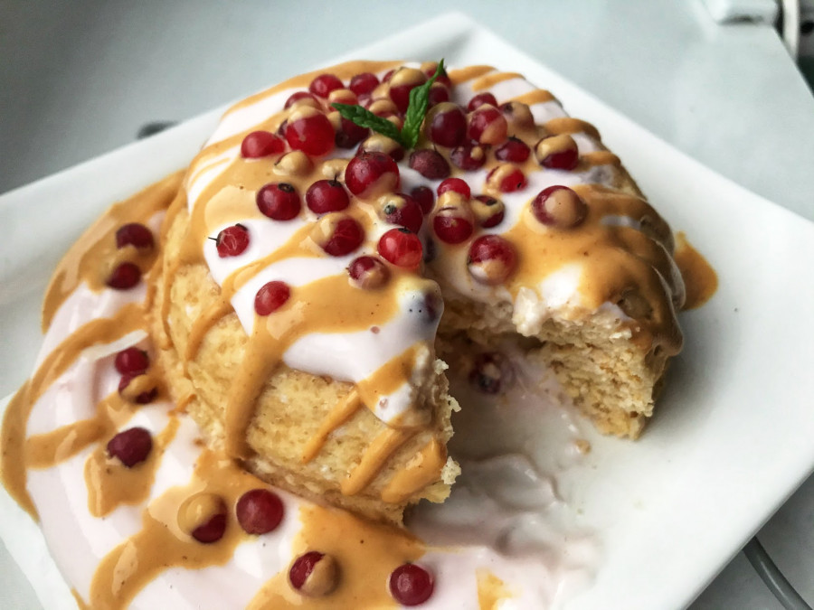 MUGCAKE S ARAŠÍDOVÝM MÁSLEM