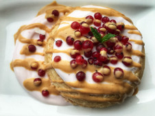 MUGCAKE S ARAŠÍDOVÝM MÁSLEM