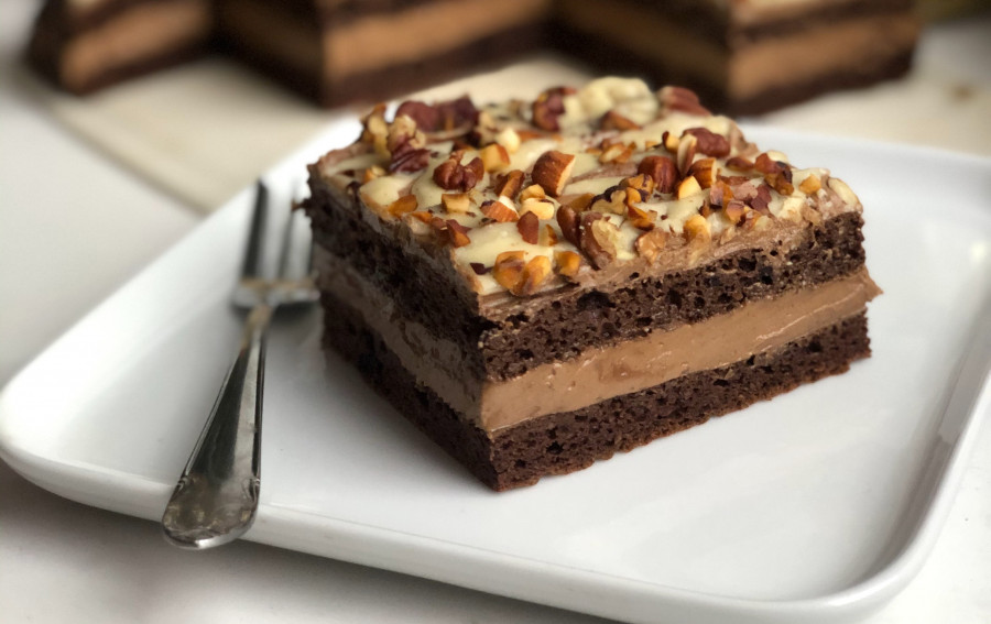 Fazolový zákusek s krémem z avokáda a ořechy