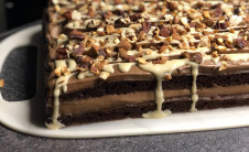 Fazolový zákusek s krémem z avokáda a ořechy