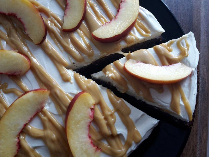 Přečíst KAKAOVÝ KOLÁČ S TVAROHEM A BURÁKOVÝM MÁSLEM