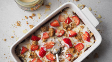 Strawberry cheesecake baked oats